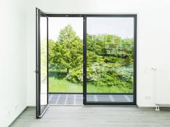 Balkontür aus Kunststoff mit Festverglasung 