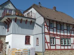 Hofgut in Bergisch Gladbach mit PaXpur 58 Denkmalfenstern