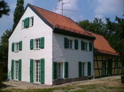 PaXretro58 Fenster und Türen für ein Backsteingebäude in Düsseldorf Eckansicht