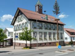 Denkmalgerechte Paxretro58 Holzfenster für ehemaliges Rathaus in Salmbach