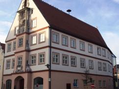 Rathaus von Geisenfeld von 1626 mit PaX-Kastenfenstern aus Lärche ausgestattet 
