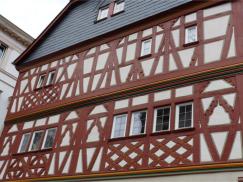 Neue PaXretro58 Fenster aus Kiefer mit Karniesbleisprossen für ehemaliges Stadtschreiberhaus in Bad Kreuznach