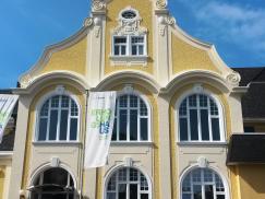 Repräsentationsgebäude im Stil des Neobarock mit PaXretro78 Fenstern in Leverkusen