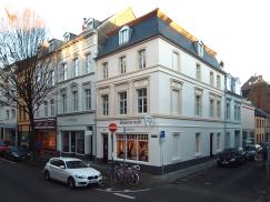 Denkmalgerechte PaXpur58 Fenster aus Eukalyptus für Wohn- und Geschäftshaus aus dem 19. Jahrhundert in Köln