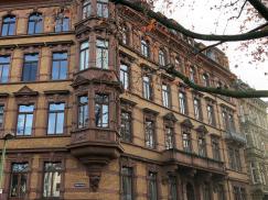 PaXretro68 aus Eukalyptus für Jahrhundertwende-Zeilen-Eckwohnhaus in Mainz 