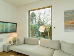 Wohnzimmer mit Festverglasung aus Holz-Aluminium