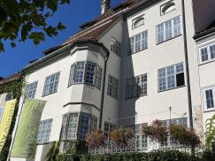 Historisches Gebäude Denkmalschutz Holzfenster Sprossenfenster  