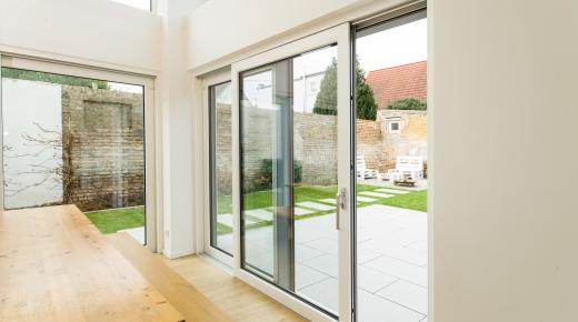 Hebe-Schiebe-Tür öffnet automatisch