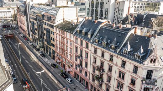 Altbaufenster mit Schallschutz an vielbefahrener Strasse in Frankfurt am Main
