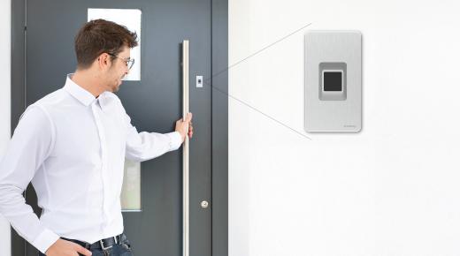 ekey dLine Fingerprint Türblatt Haustür mit Detailansicht