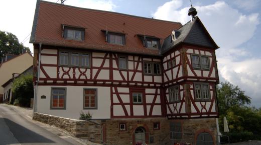 PaXpur 58 Fenster aus Kiefer und Haustür für Fachwerkgebäude in Kronberg