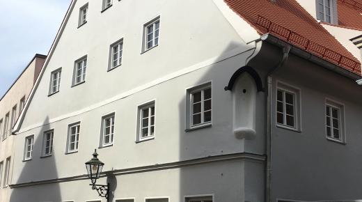 Barockes Stadthaus in Augsburg mit PaXretro58 aus Lärche