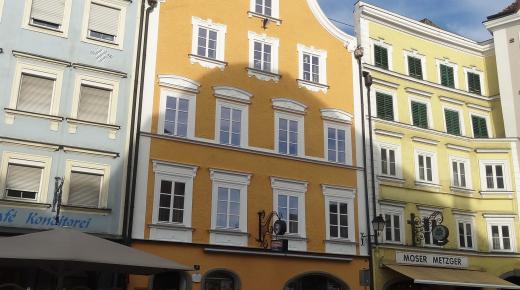 Barockes Stadthaus mit PaXretro58-Fenstern aus Eukalyptus in Schärding