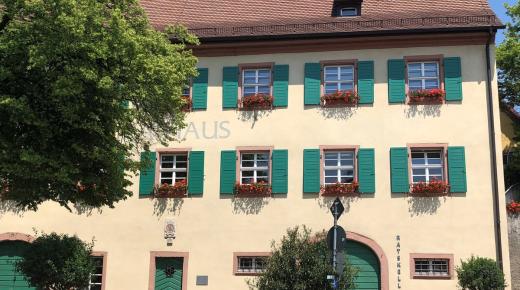 Gemeindehaus Opfingen aus dem Neoklassizismus mit PaXretro58 aus Kiefer