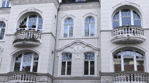 PaXcontur68 aus Eukalyptus für gründerzeitliches Mehrfamilienhaus in Köln 