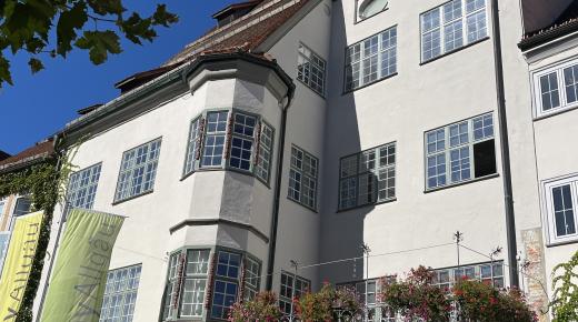 Historisches Gebäude Denkmalschutz Holzfenster Sprossenfenster  