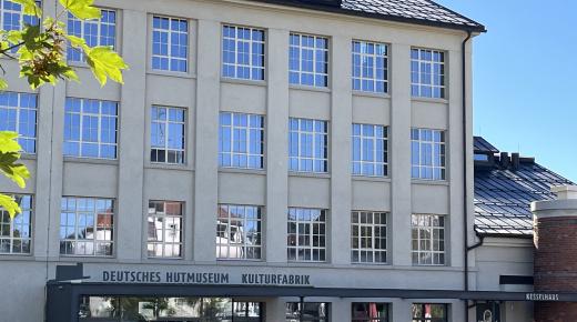 Fabrik Farbrikationsgebäude Holzfenster Sprossenfenster Museum 