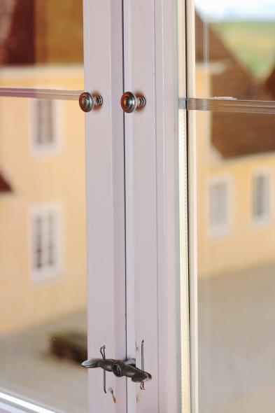 Vorreiber an historisierendem Fenster von PaX Classic