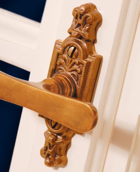 Historisierende Griffolive an Denkmalfenster von PaX Classic