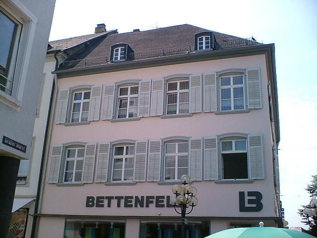 Barockes Eckgebäude mit PaXretro58 Fenstern in Saarlouis ausgestattet