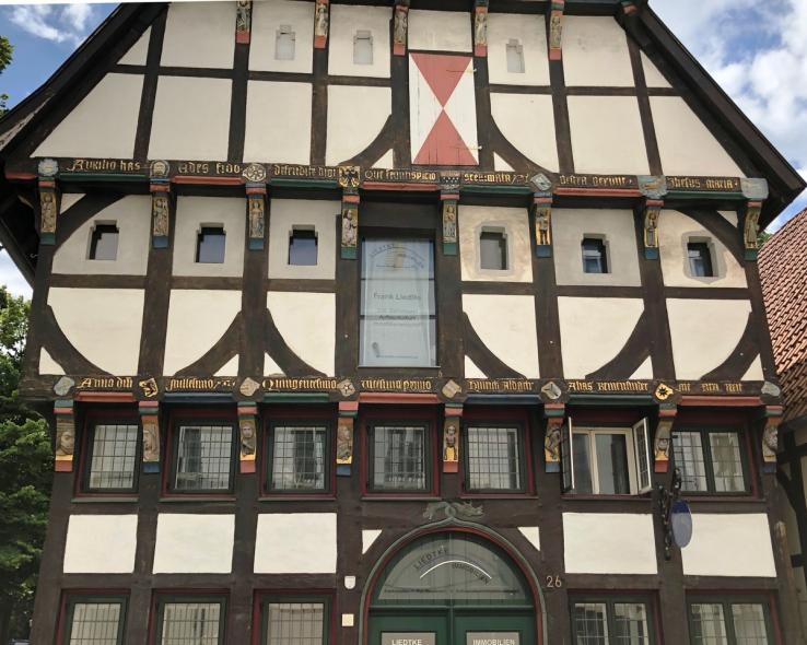PaX-Kastenfenster aus Eiche für historisches Remensniderhaus in Herford Frontansicht