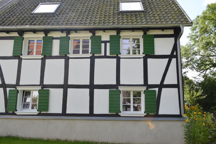 Fachwerkhaus aus 1697 mit PaXretro58 Fenster aus Kiefer in Bergisch Gladbach