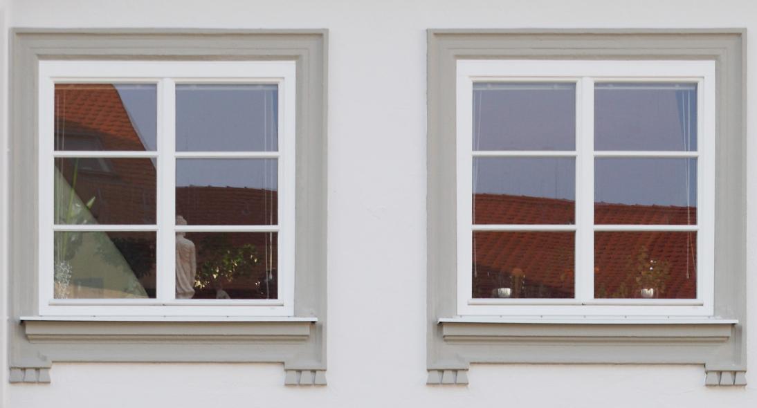 Frühklassizistischer Eckbau mit PaXretro68 aus Kiefer in Kempten