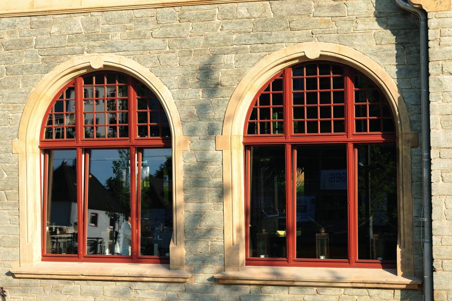 PaXretro78 Fenster aus Kiefer für historischen Bahnhof in Oberursel Rundbogenfenster
