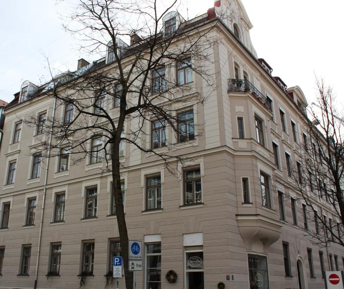 PaXretro58 Fenster aus Lärche für Jahrhundertwendehaus in München