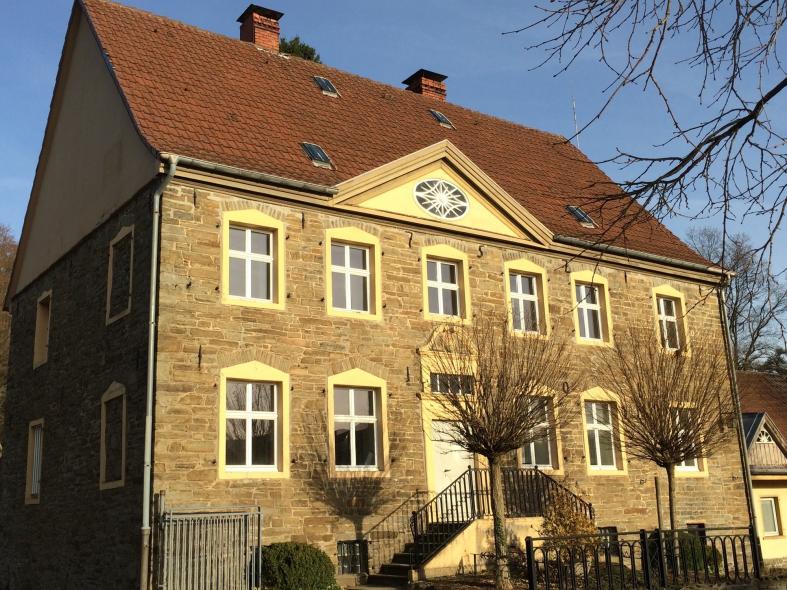 Patrizierhaus aus 1752 mit PaXretro58 Fenstern aus Lärche in Neuenrade