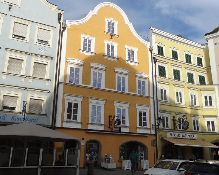 Barockes Stadthaus mit PaXretro58-Fenstern aus Eukalyptus in Schärding