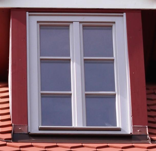 Ensemblegebäude Anfang 18. Jhd mit PaXretro68 aus Fichte in Schwabach Nahaufnahme Dachgaubenfenster