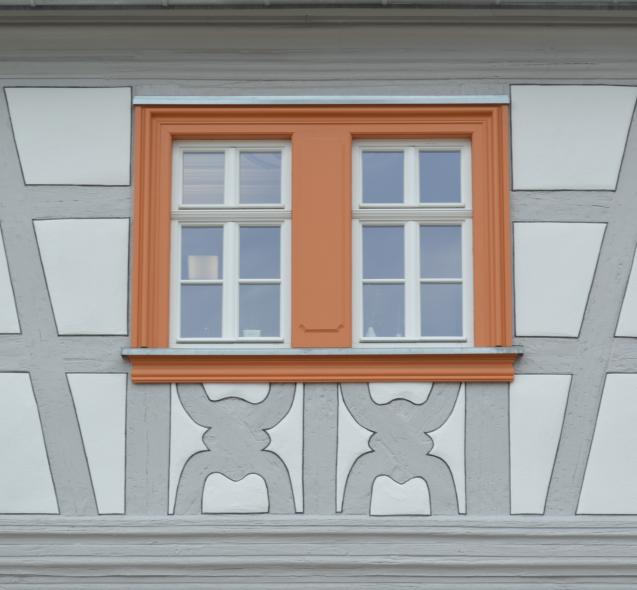 PaXpur58 Eukalyptus-Fenster für Rathaus in Bergrheinfeld Nahaufnahme