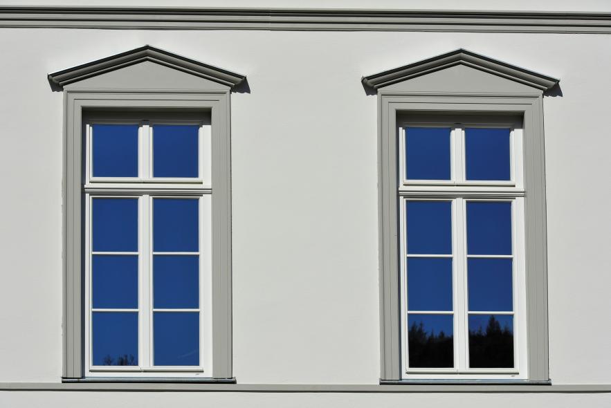 Rathaus Schlangenbad mit PaXretro78 aus Eukalyptus Nahaufnahme