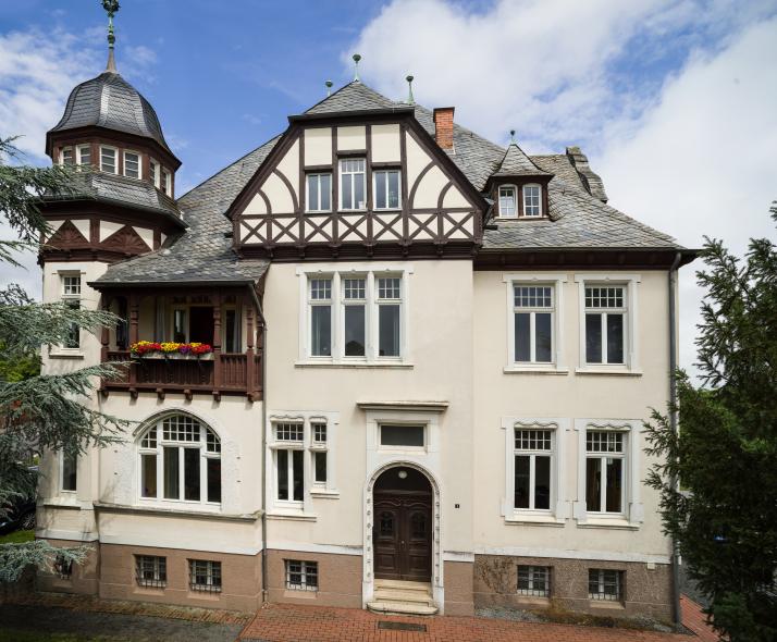 Walmdachvilla von 1902/03 mit PaXretro68 aus Eukalyptus in Wittlich