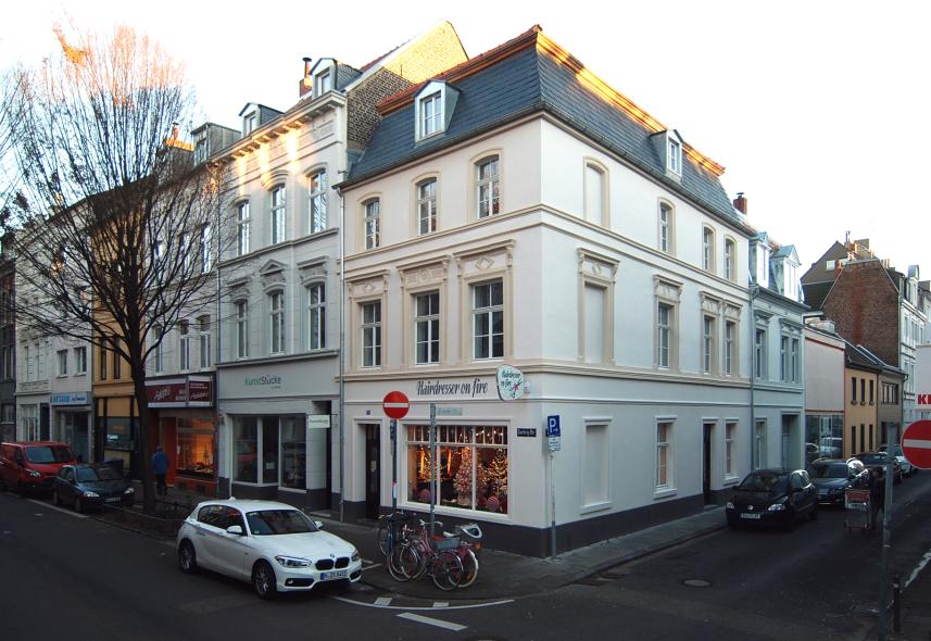 Denkmalgerechte PaXpur58 Fenster aus Eukalyptus für Wohn- und Geschäftshaus aus dem 19. Jahrhundert in Köln