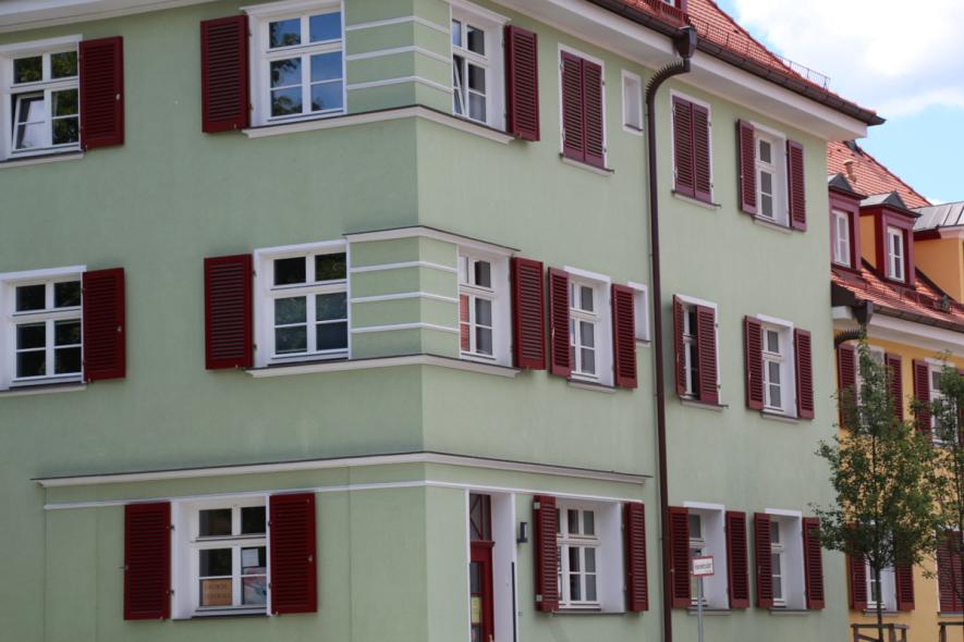 PaXcontur68 Fenster aus Eukalyptus für Baugenossenschaftssiedlung in Erlangen