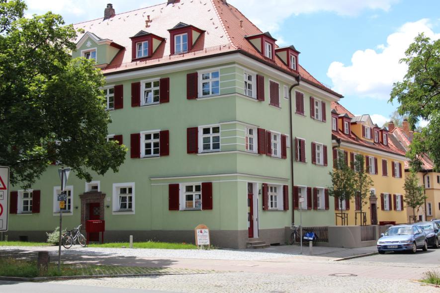 PaXcontur68 Fenster aus Eukalyptus für Baugenossenschaftssiedlung in Erlangen