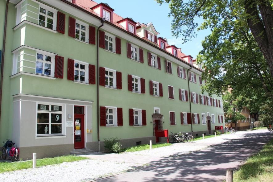 PaXcontur68 Fenster aus Eukalyptus für Baugenossenschaftssiedlung in Erlangen