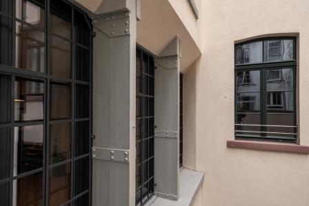 PaXcontur68 aus Eukalyptus für Stadthaus aus der Neorenaissance in Frankfurt am Main