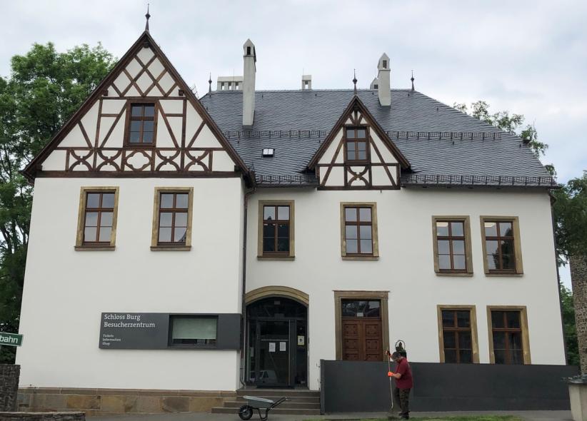 PaXretro58 aus Eiche für ehemaliges Schulgebäude in Solingen
