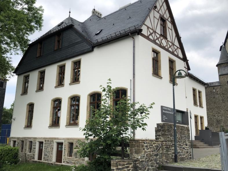 PaXretro58 aus Eiche für ehemaliges Schulgebäude in Solingen