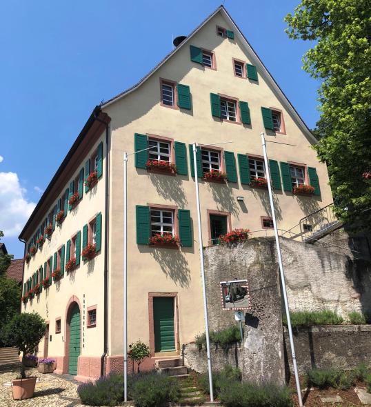 Gemeindehaus Opfingen aus dem Neoklassizismus mit PaXretro58 aus Kiefer