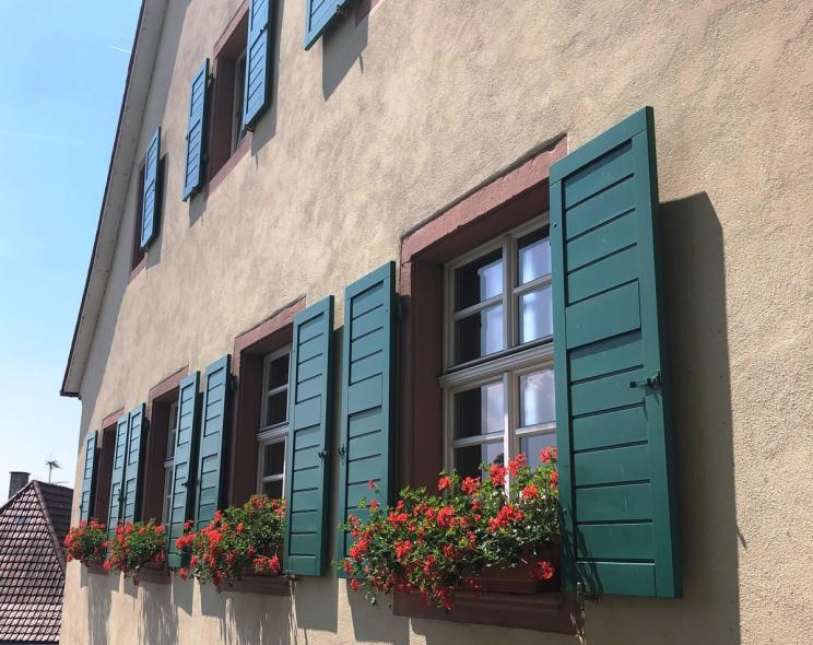 Gemeindehaus Opfingen aus dem Neoklassizismus mit PaXretro58 aus Kiefer