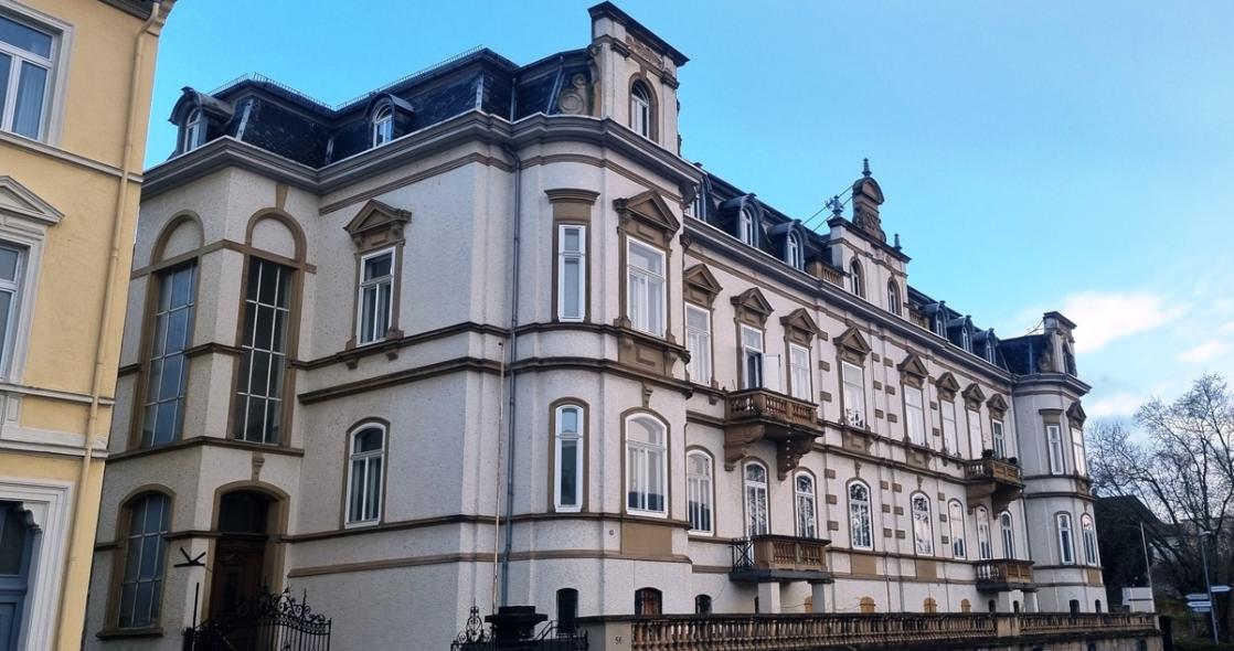 PaXsimplex45 aus Meranti für schlossartiges Doppelwohnhaus in Bingen am Rhein