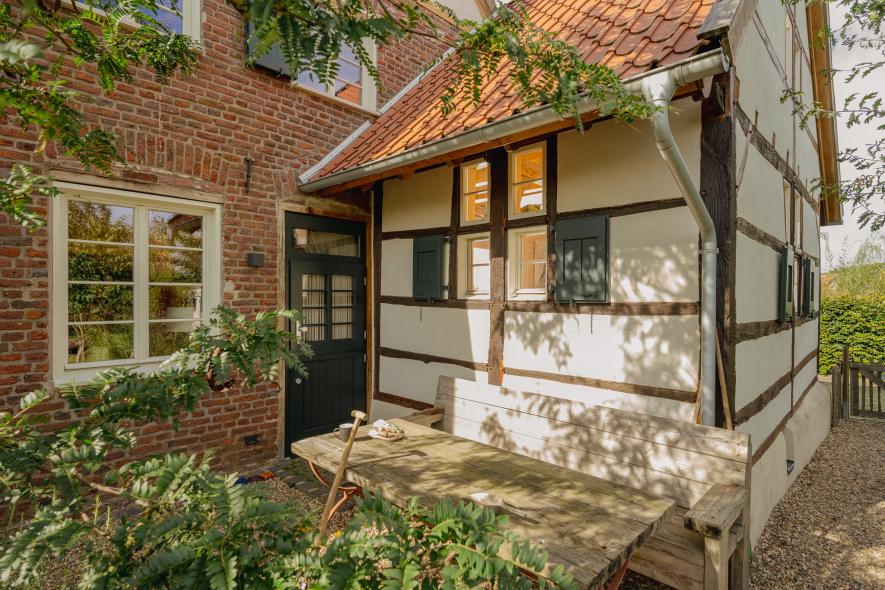 Holz-Haustür mit Lichtausschnitt und Sprossenfenster in Viersen