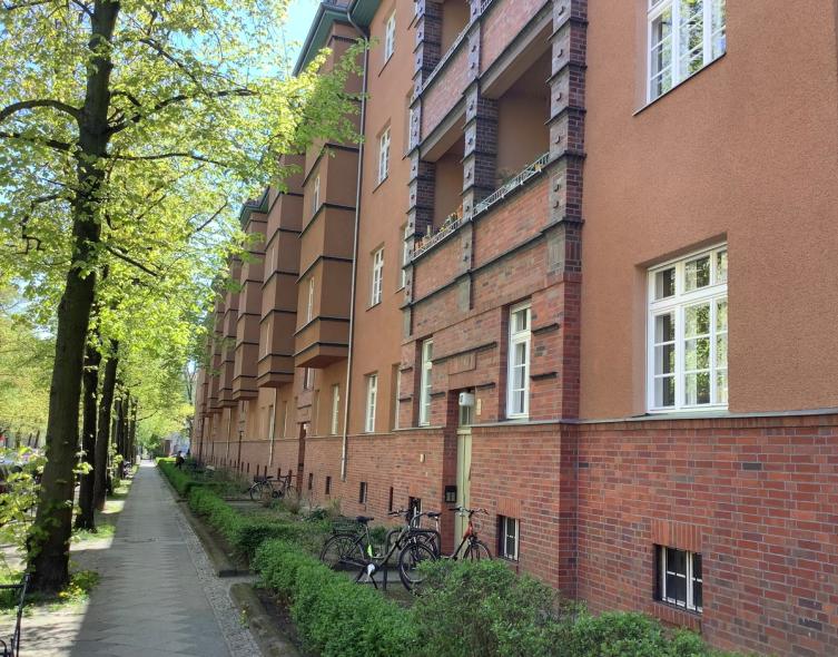 PaX-Kastenfenster aus Kiefer in Berliner Wohnanlage