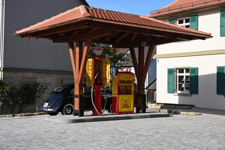Vielseitig genutztes Gebäude mit PaXpur68 aus Eukalyptus in Forchtenberg Tankstelle
