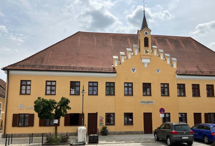 Kastenfenster aus Kiefer für das historische Rathaus in Hohenwart