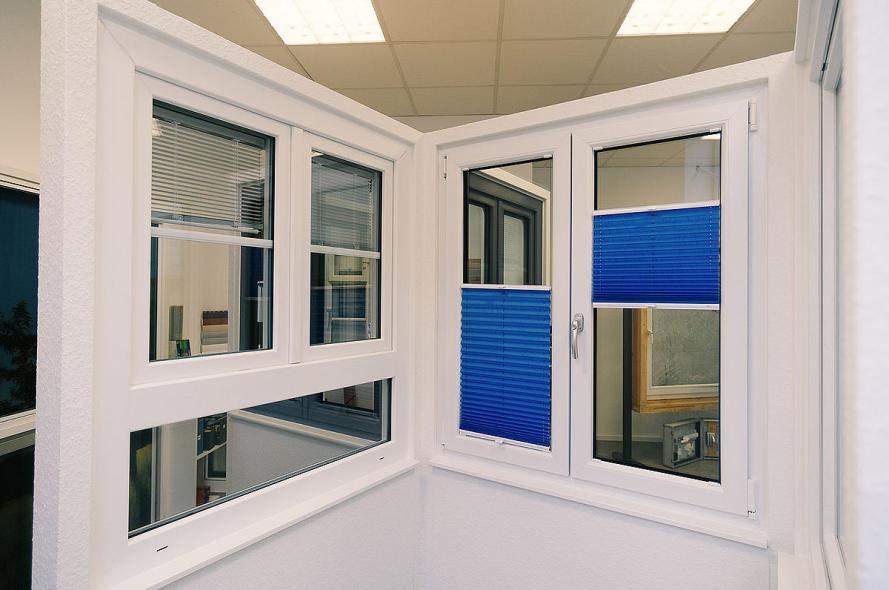 Fensterausstellung in Karlsruhe bei der Glaserei Sand